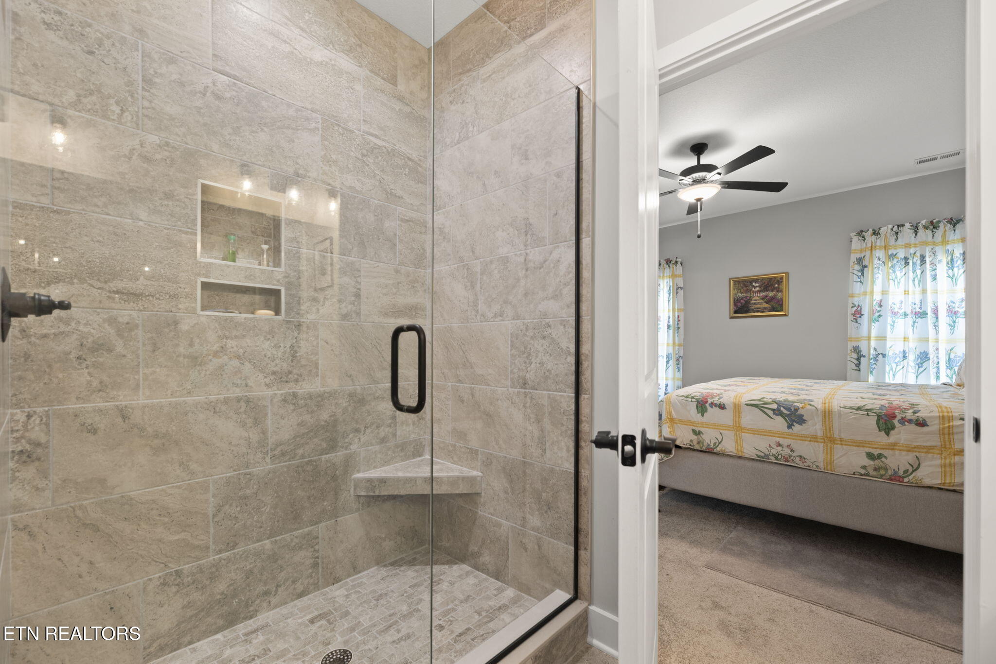 200 Queenberry Street Oak Ridge, TN 37830 - Photo 19 of 50 19-web-or-mls-Qnsbrry200 (69)