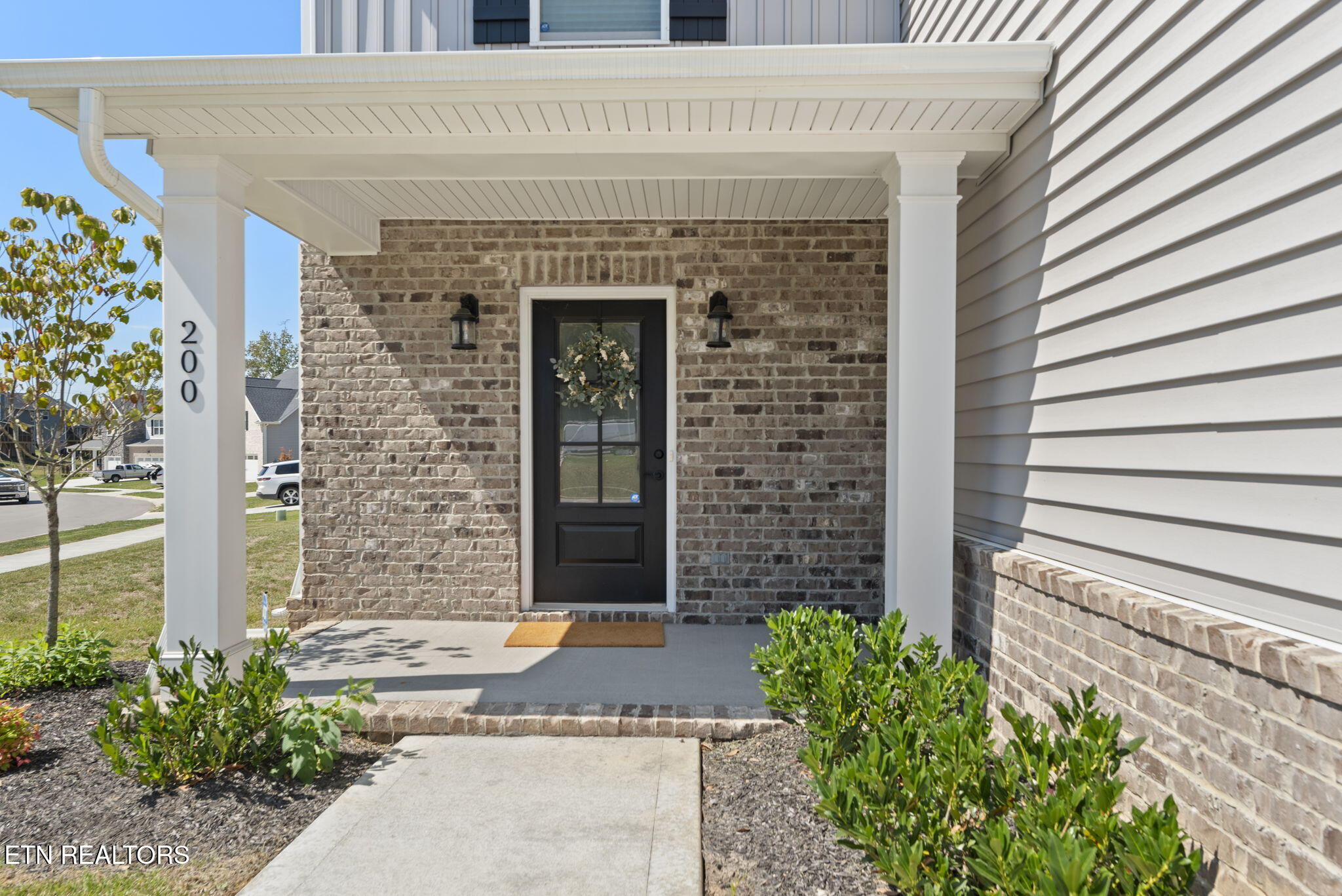 200 Queenberry Street Oak Ridge, TN 37830 - Photo 3 of 50 3-web-or-mls-Qnsbrry200 (12)