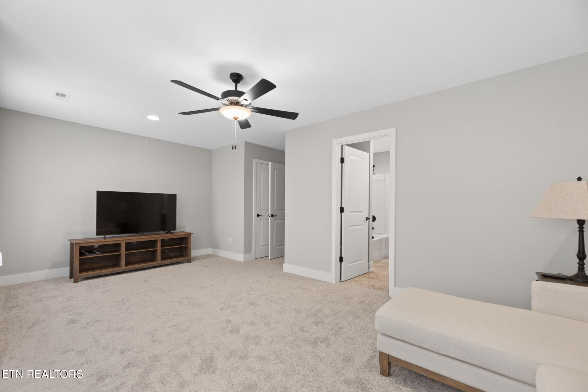 200 Queenberry Street Oak Ridge, TN 37830 - Photo 33 of 50 33-web-or-mls-Qnsbrry200 (120)