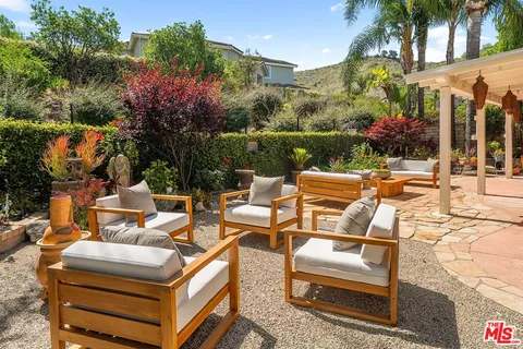 $1,369,000 | 350 Anzio Way, Oak Park, CA 91377