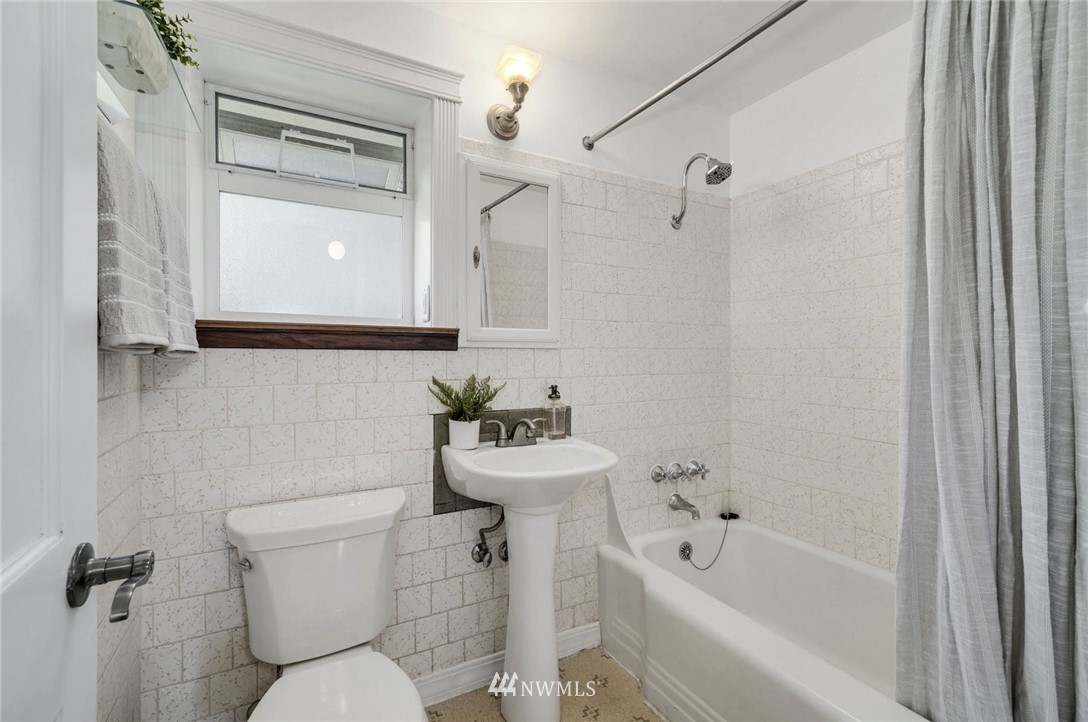 8440 46th Avenue Southwest Seattle, WA 98136 - Photo 15 of 30