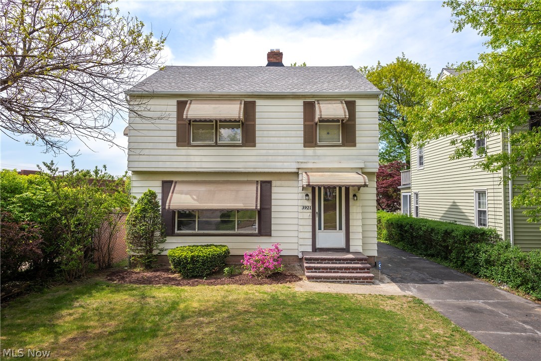 3921 Delmore Road Cleveland Heights, OH 44121 - Photo 2 of 35