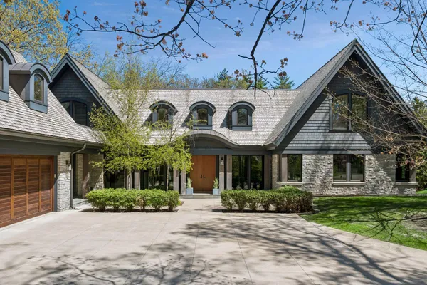 $3,950,000 | 2201 Isengard Lane, Minnetonka, MN 55305