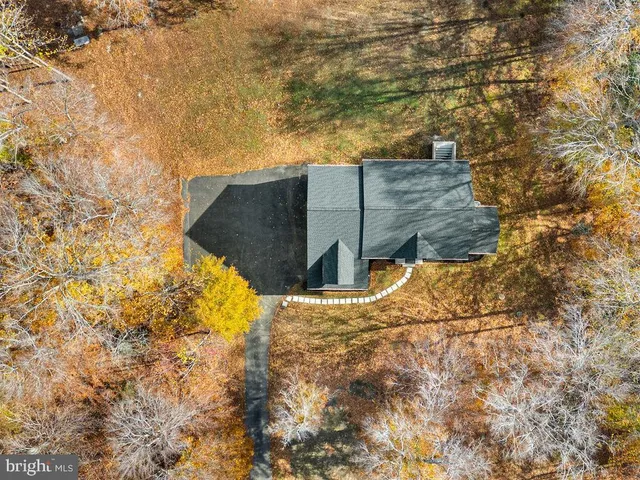 a picture of a microwave