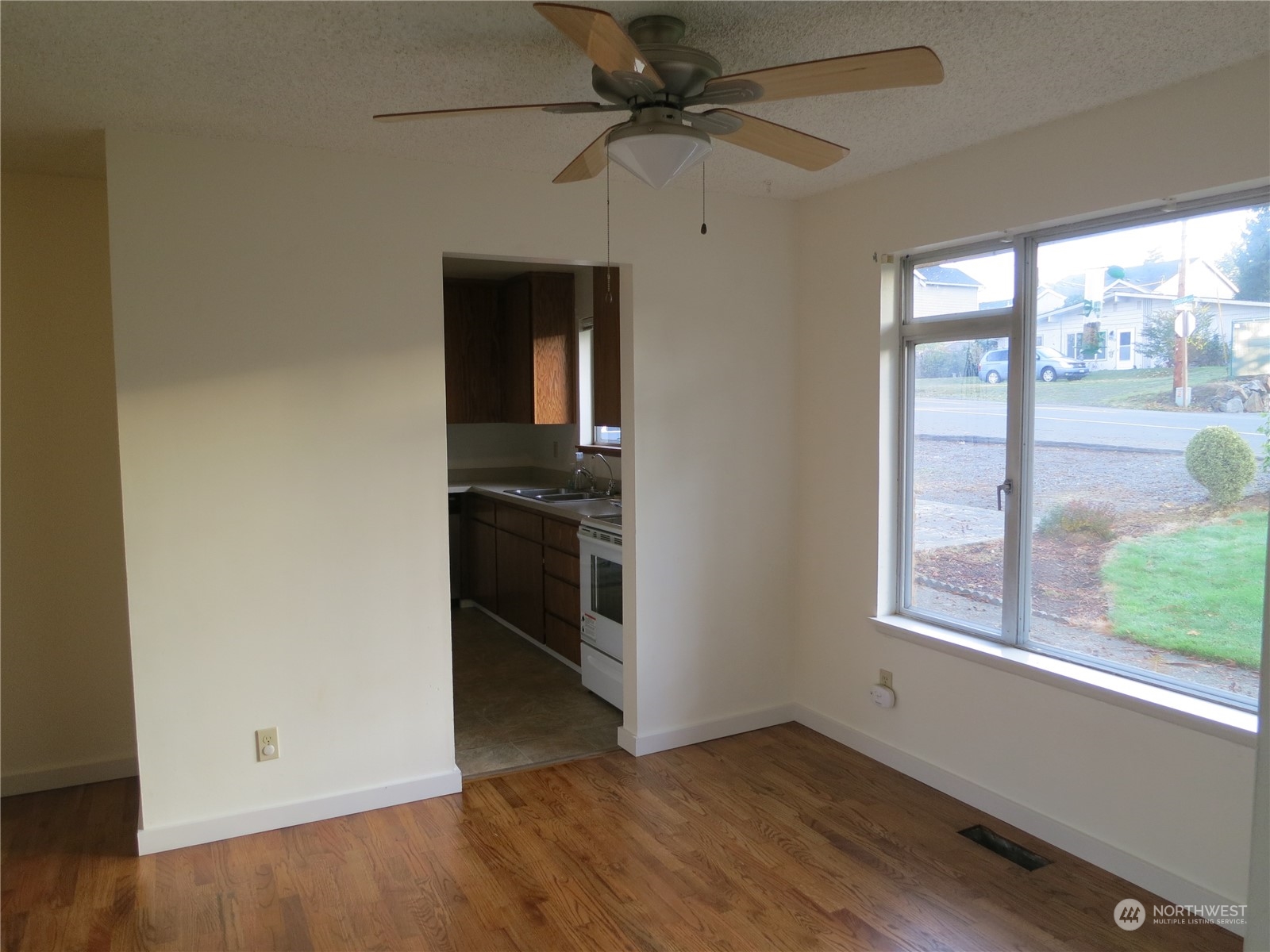 473 Hoquiam Avenue Northeast Renton, WA 98059 - Photo 6 of 36 Gallery Image 6