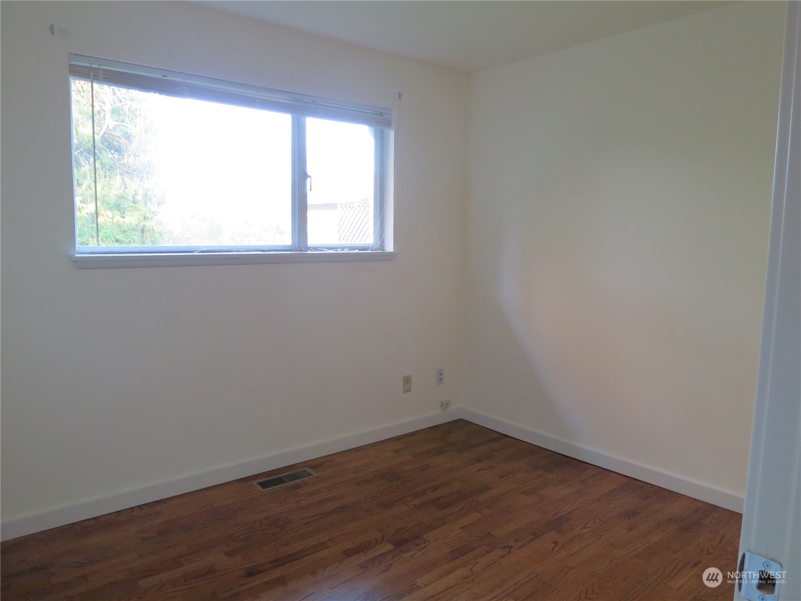 473 Hoquiam Avenue Northeast Renton, WA 98059 - Photo 9 of 36 Gallery Image 9