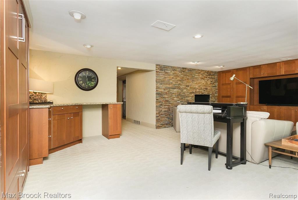 19248 Riverside Drive Beverly Hills, MI 48025 - Photo 37 of 54