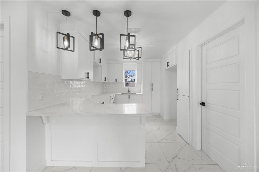 313 West Eller Avenue Pharr, TX 78577 - Photo 6 of 15 a bathroom with a bathtub and shower