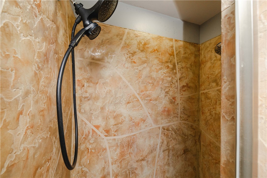 3374 Roma Road Kingman, AZ 86401 - Photo 33 of 64 Bathroom view of tiled shower