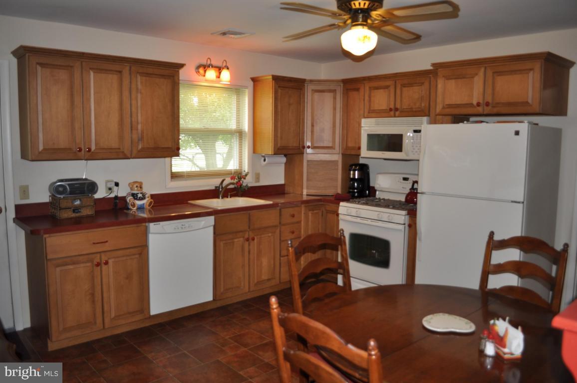 2943 Weaver Road Lancaster, PA 17601 - Photo 3 of 26