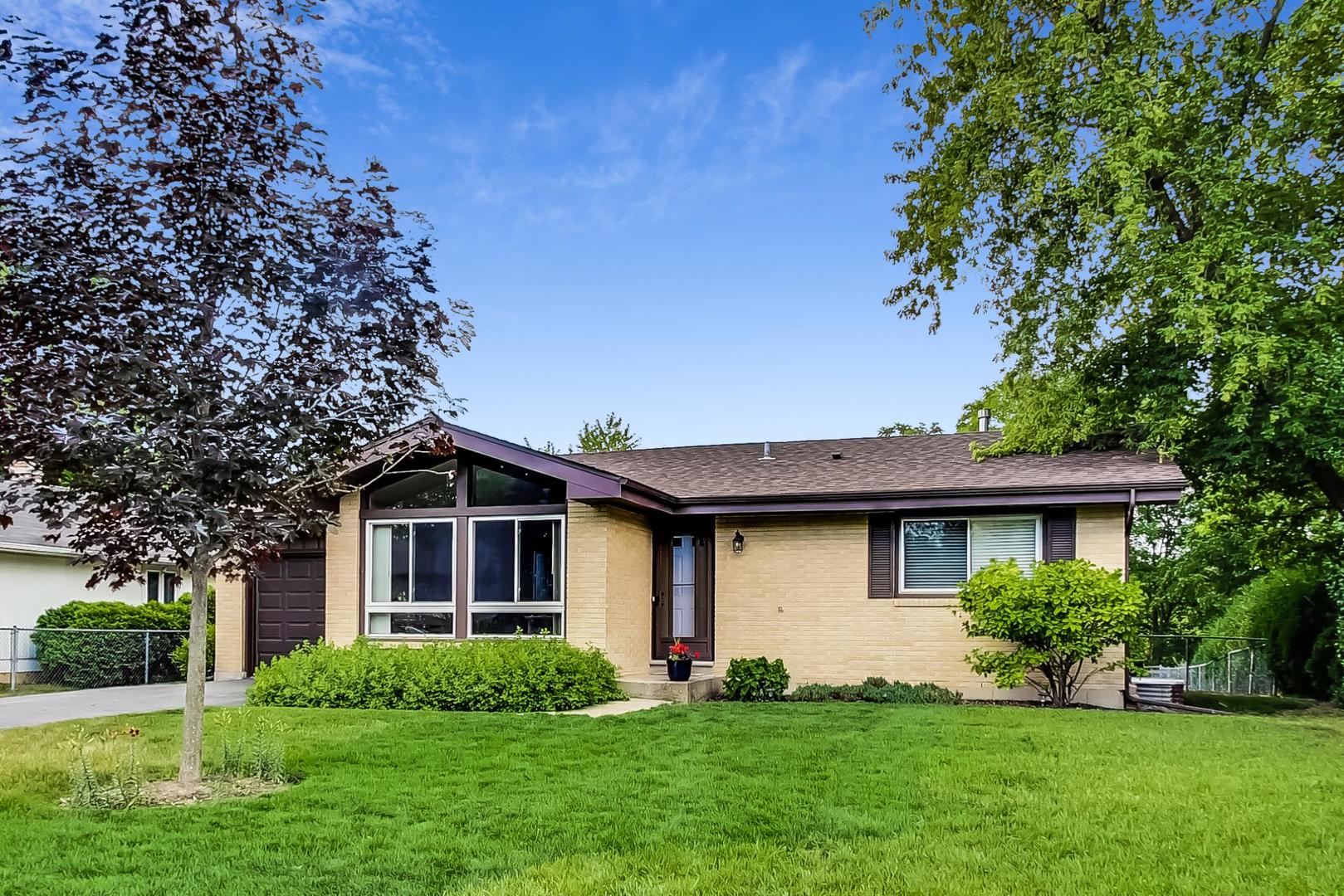 418 Northgate Road Lindenhurst, IL 60046 - Photo 1 of 29