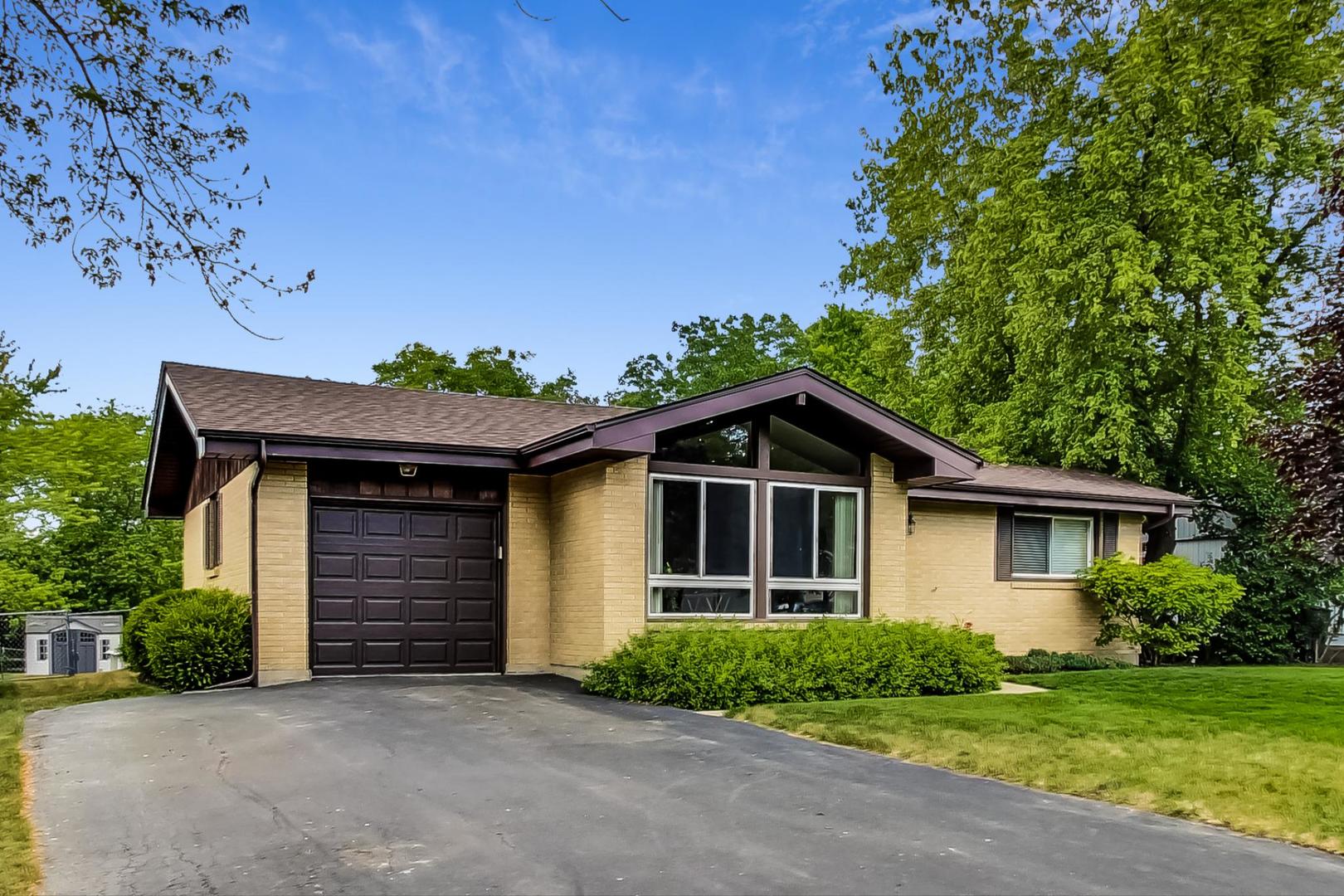 418 Northgate Road Lindenhurst, IL 60046 - Photo 2 of 29