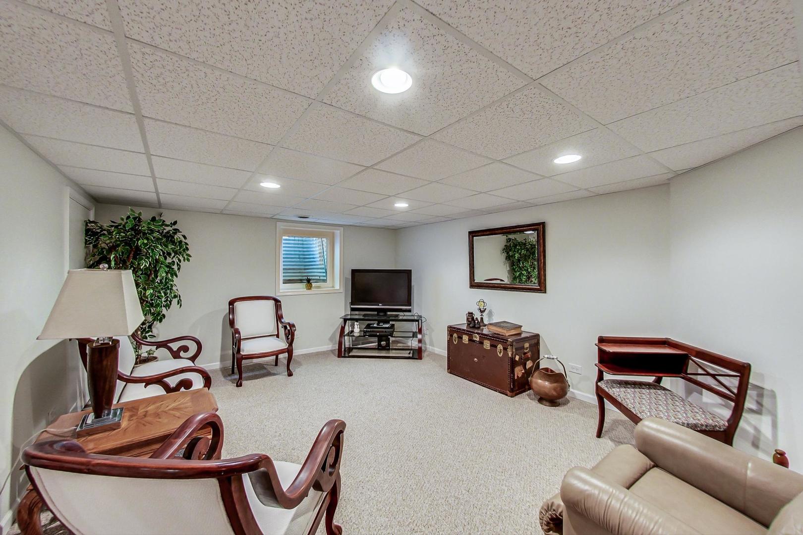 418 Northgate Road Lindenhurst, IL 60046 - Photo 17 of 29
