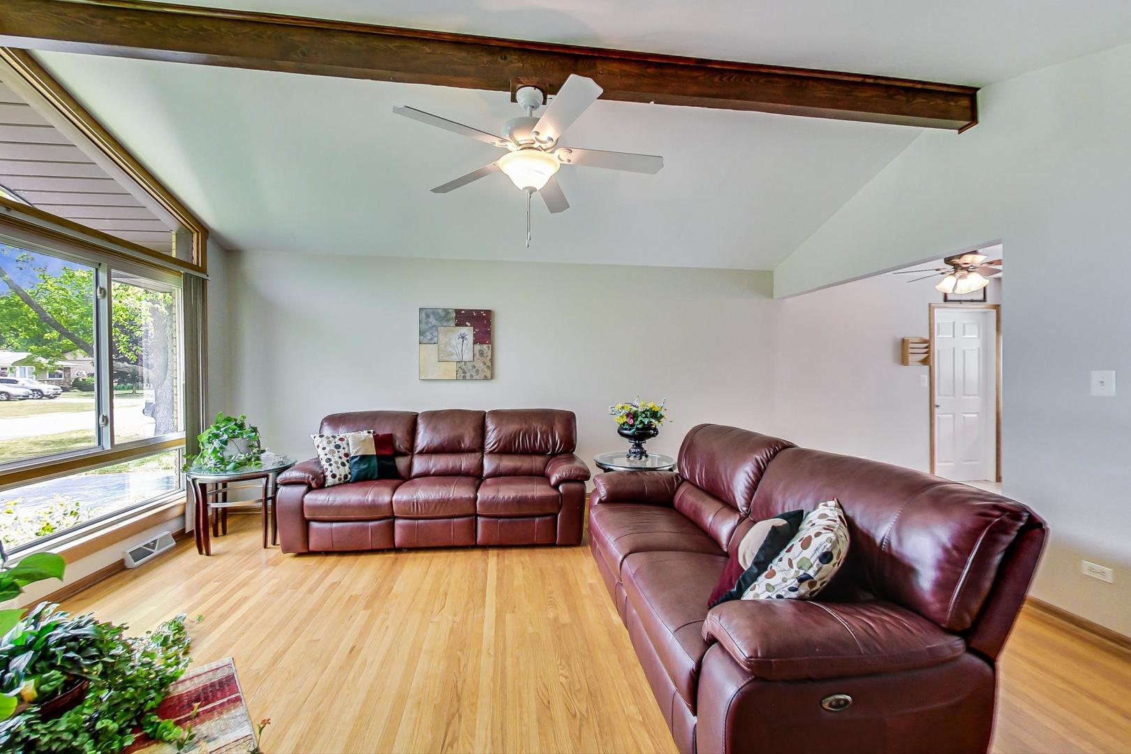 418 Northgate Road Lindenhurst, IL 60046 - Photo 3 of 29