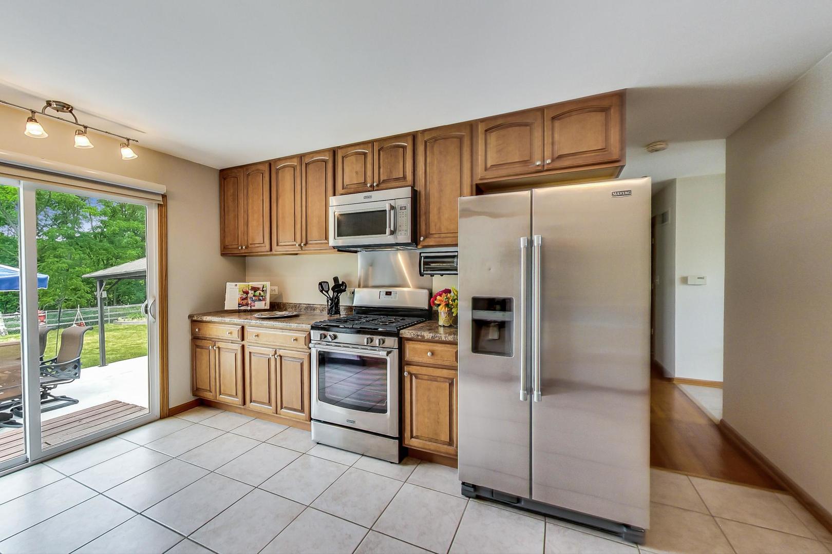 418 Northgate Road Lindenhurst, IL 60046 - Photo 8 of 29