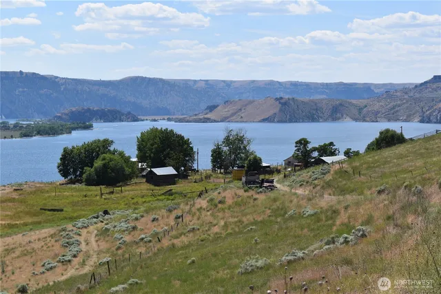 $750,000 | 1027 Kuehne Road, Keller, WA 99140