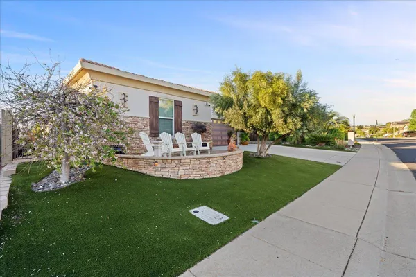 a view of a house with backyard and a garden