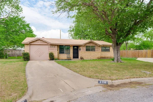 $225,000 | 404 Southern Court, Saginaw, TX 76179