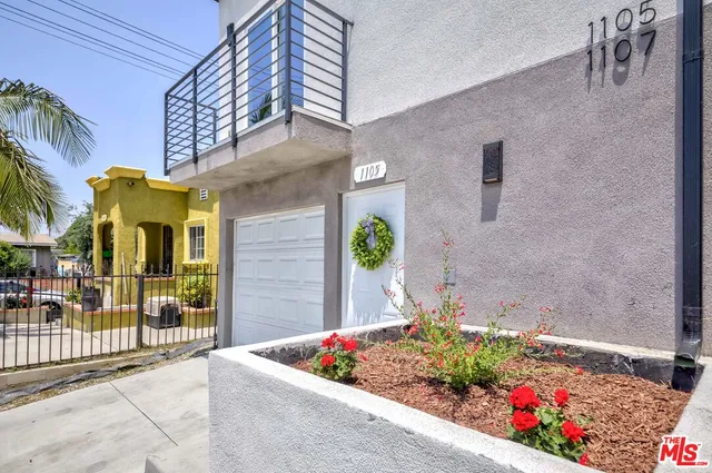 a view of door with an outdoor space