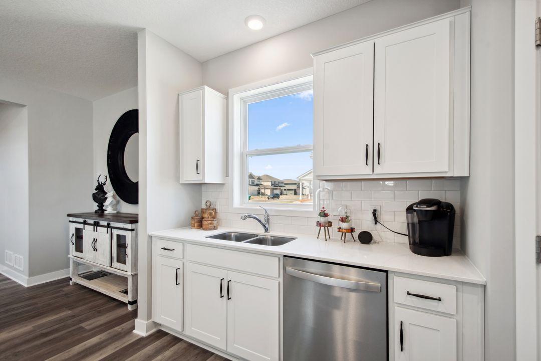 17053 Draper Way Lakeville, MN 55044 - Photo 3 of 27