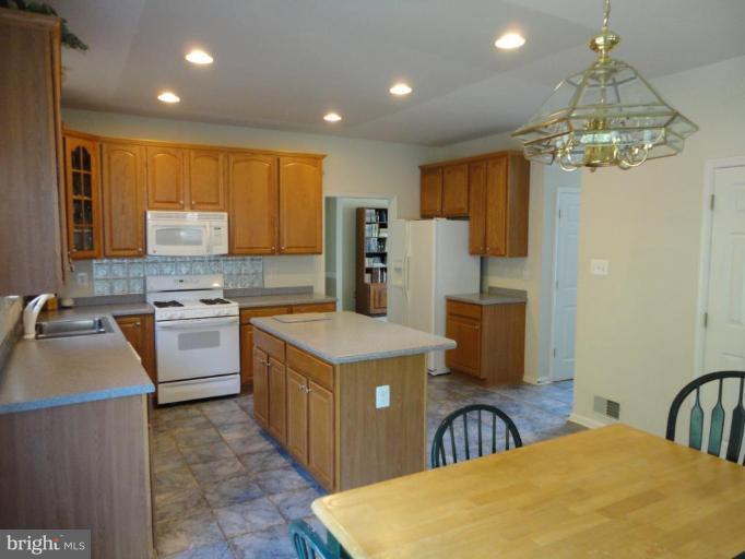 7664 Swallow Road Sykesville, MD 21784 - Photo 17 of 26 Kitchen #2