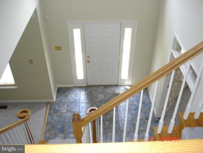 7664 Swallow Road Sykesville, MD 21784 - Photo 5 of 26 Entrance / Foyer
