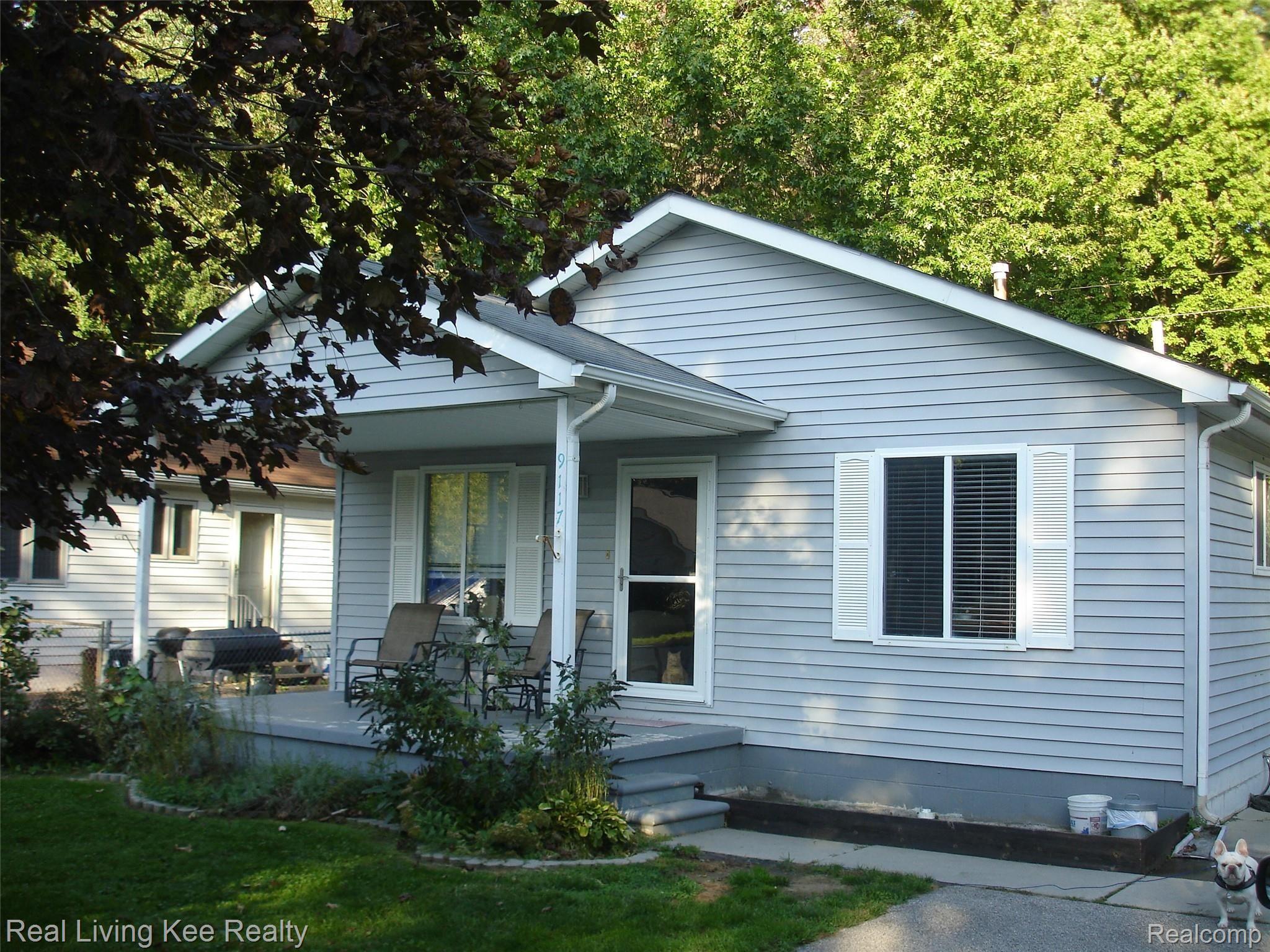 9117 Maple Street Algonac, MI 48001 - Photo 2 of 21 DSC00302.JPG