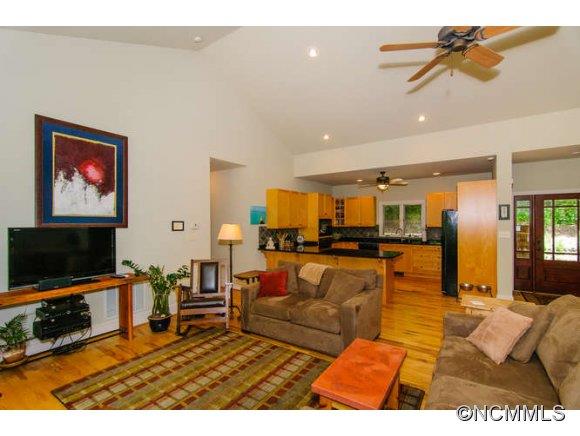 38 Rambling Ridge Road Asheville, NC 28804 - Photo 4 of 24 Gallery Image 4