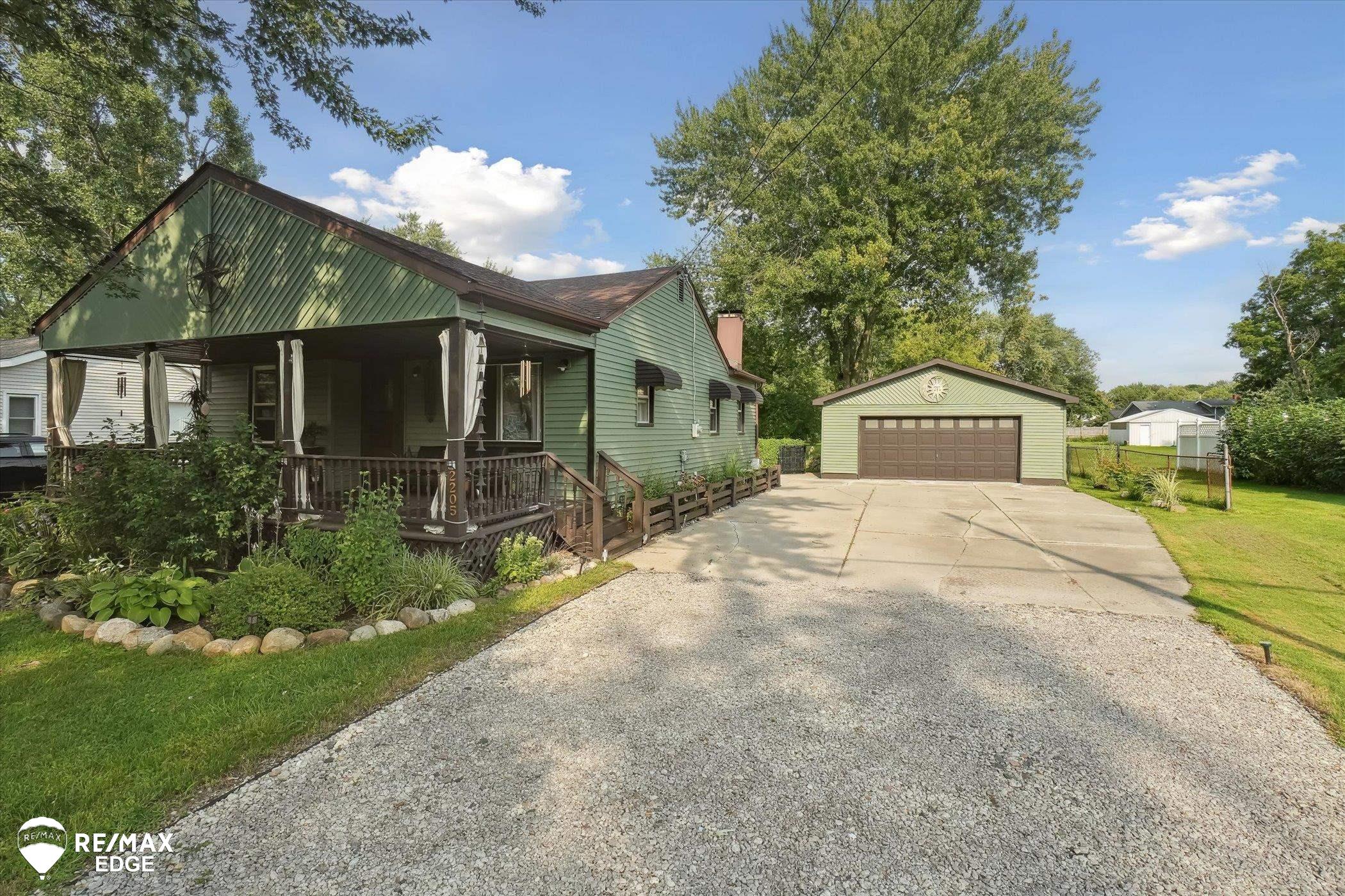 2205 Howe Road Burton, MI 48519 - Photo 29 of 31 50119668-28.JPG