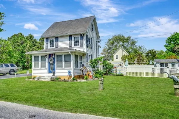 $300,000 | 6539 Church Street, Chincoteague, VA 23336