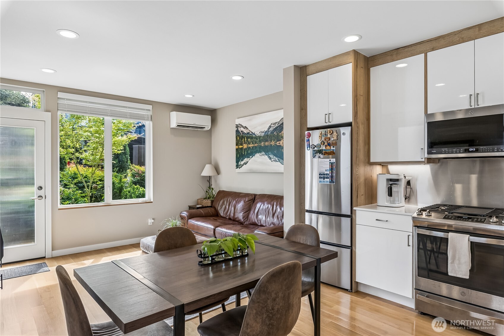 3665 Interlake Avenue North, Unit B Seattle, WA 98103 - Photo 7 of 24