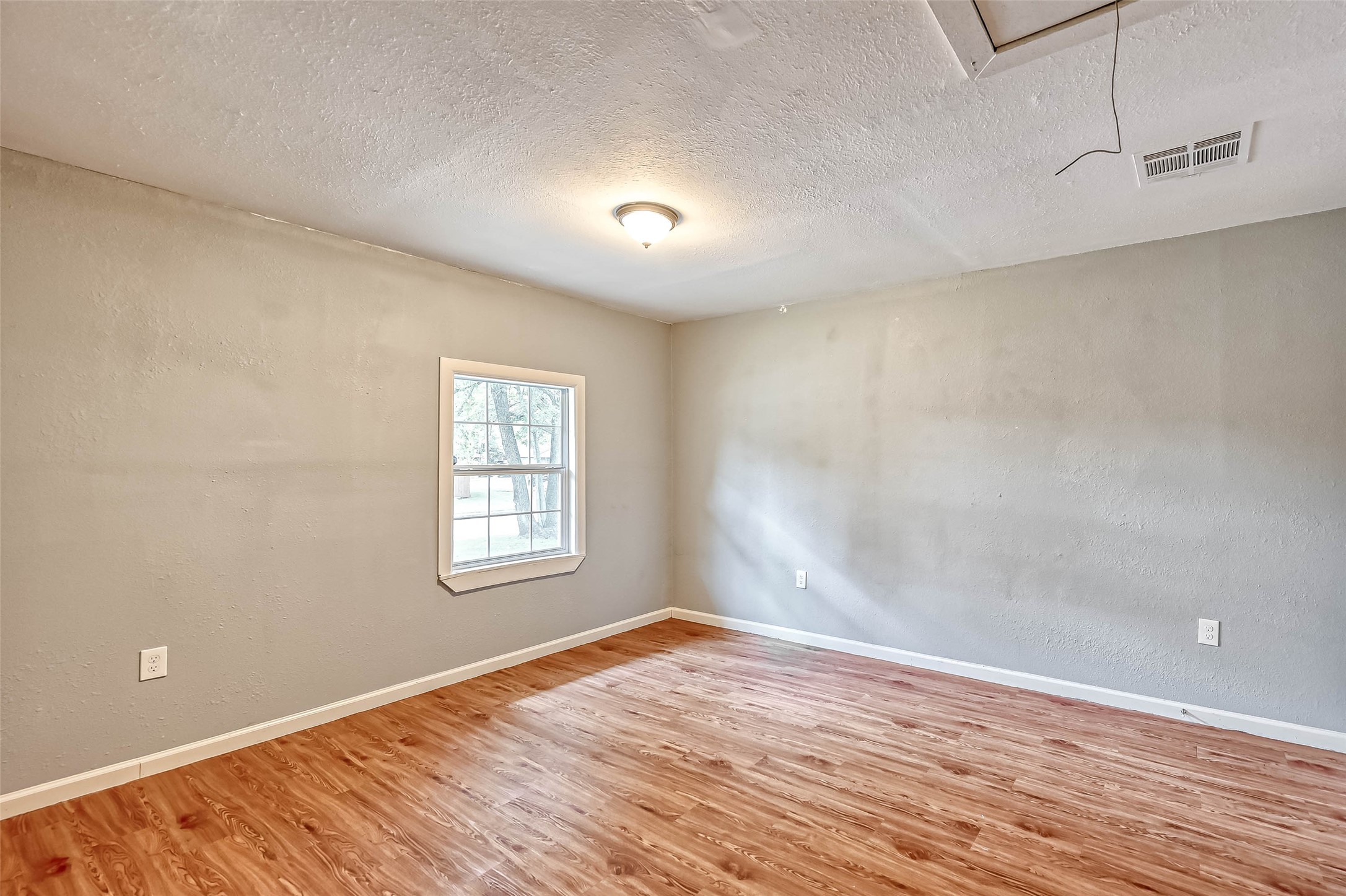 14427 Campden Hill Road Houston, TX 77045 - Photo 5 of 12