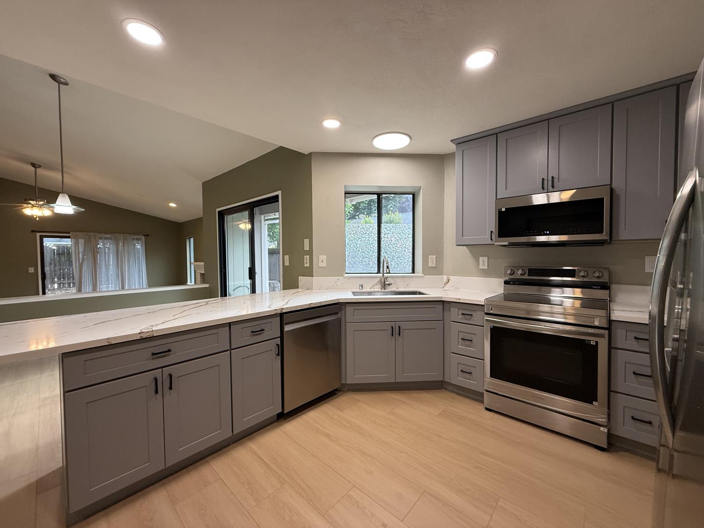 1870 Azurite Way Sacramento, CA 95833 - Photo 16 of 38 a large kitchen with stainless steel appliances granite countertop a stove and a sink