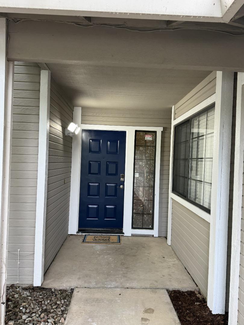 1870 Azurite Way Sacramento, CA 95833 - Photo 4 of 38 a view of an entryway with a window