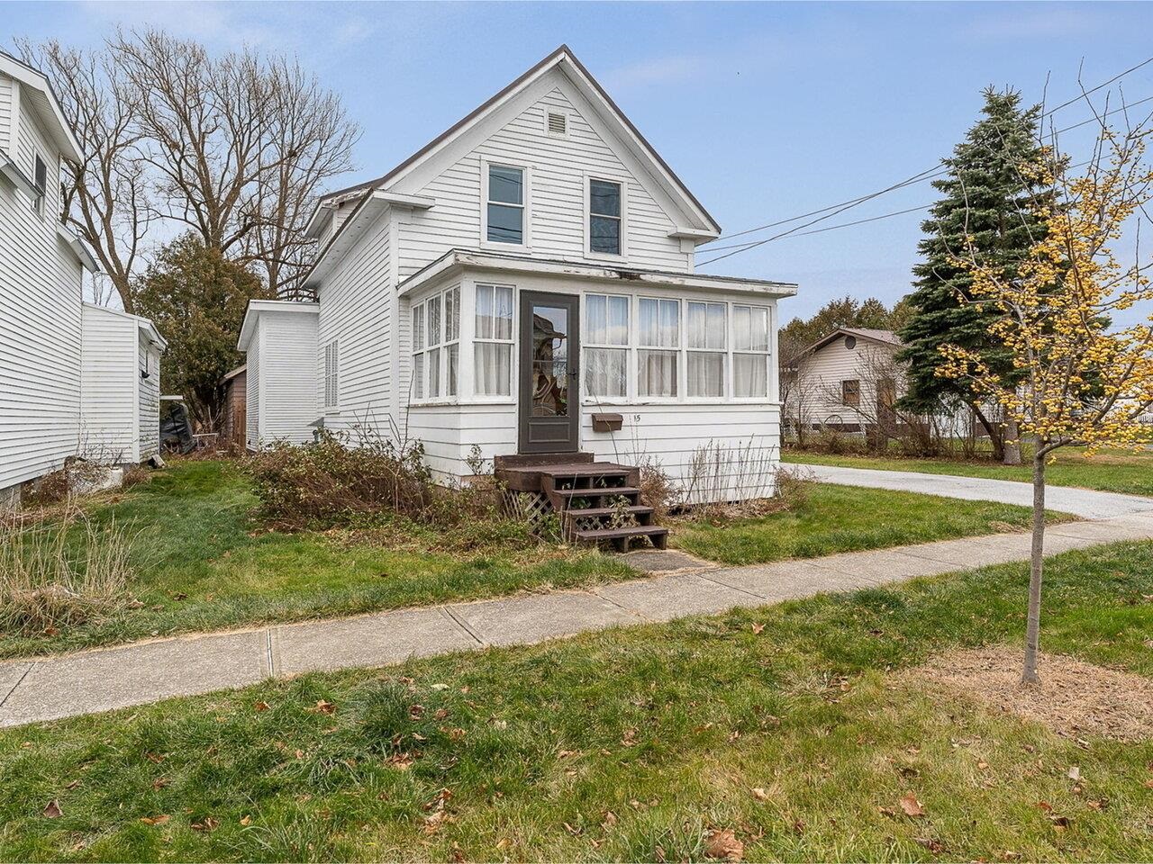 15 Walnut Street St. Albans, VT 05478 - Photo 3 of 31