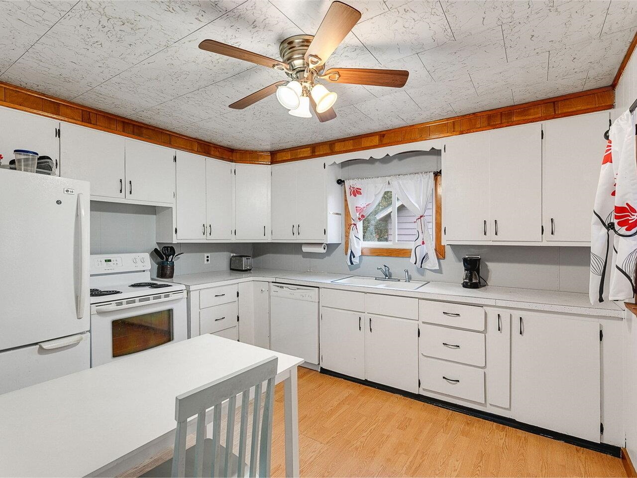 15 Walnut Street St. Albans, VT 05478 - Photo 5 of 31