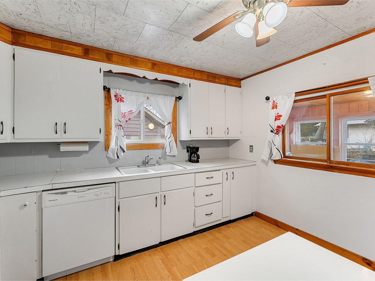 15 Walnut Street St. Albans, VT 05478 - Photo 6 of 31