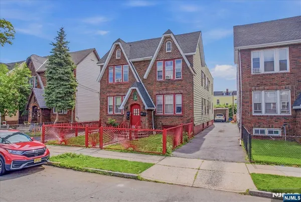 $850,000 | 202 Eastern Parkway, Newark, NJ 07106