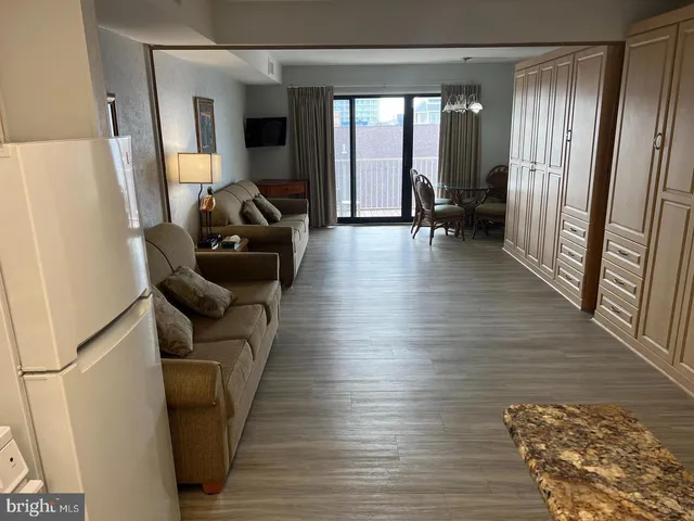 $1,200 | 107 North Atlantic Avenue, Unit 209, Ocean City, MD 21842