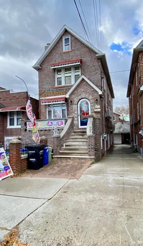 $899,000 | 2527 Laconia Avenue | Bronxwood