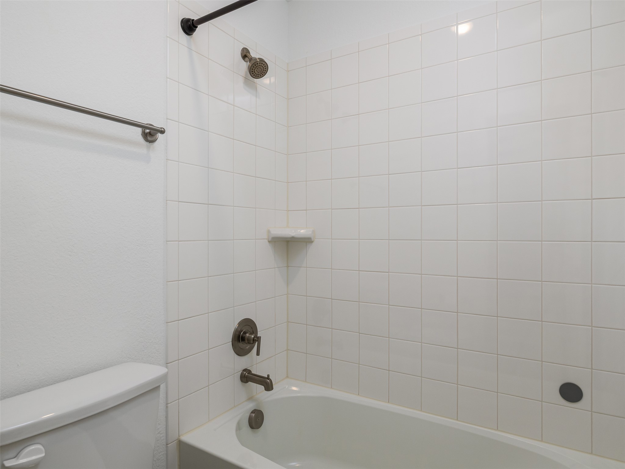 233 Arrowhead Mound Road Georgetown, TX 78628 - Photo 22 of 40 Full bathroom featuring toilet and shower / washtub combination