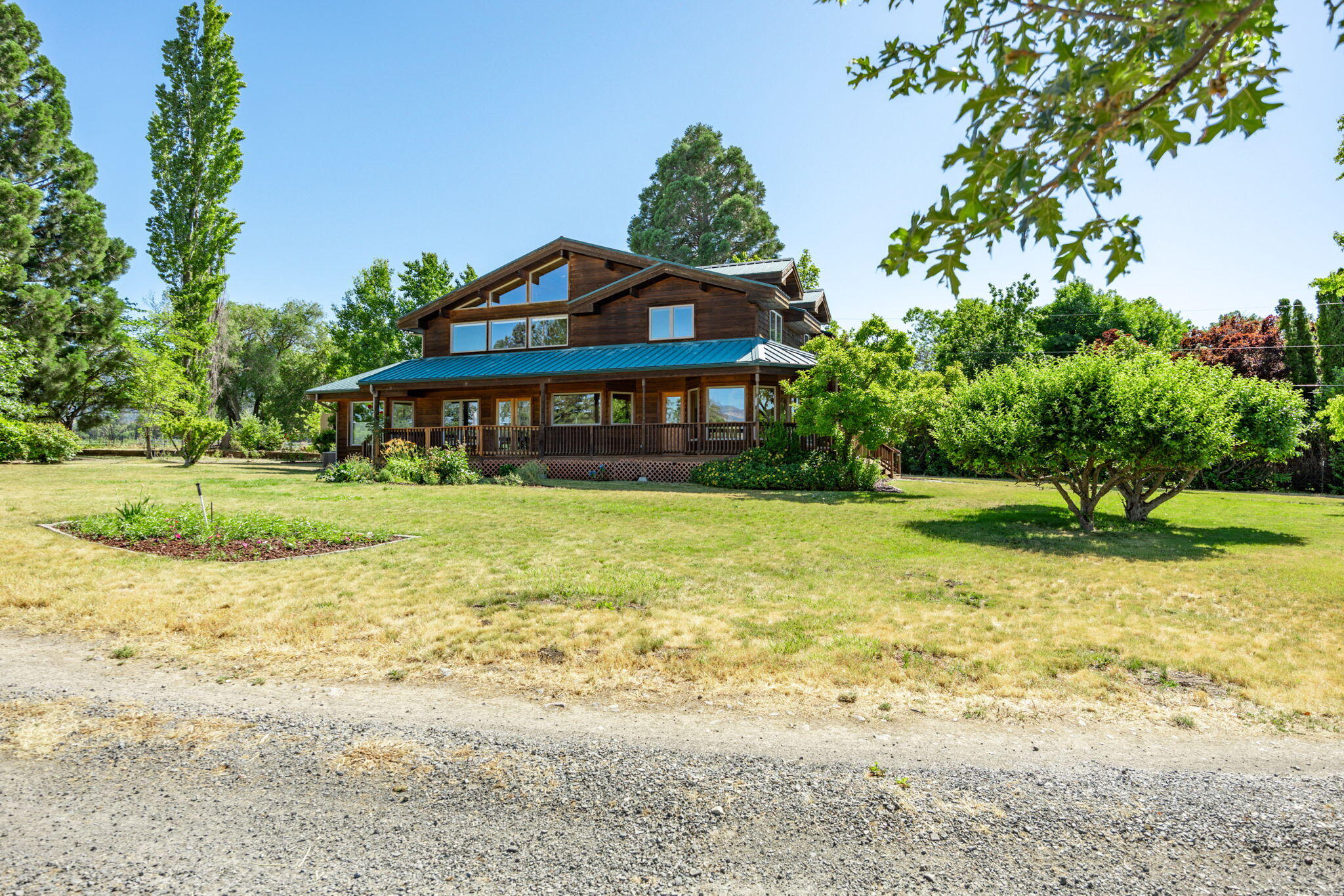 705 Foss Road Talent, OR 97540 - Photo 89 of 93 Side