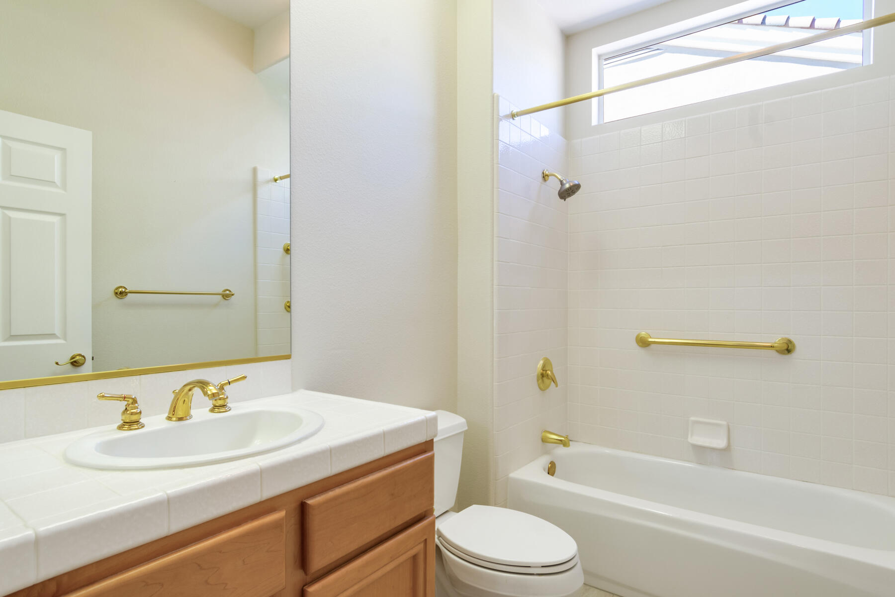 78264 Arbor Glen Road Palm Desert, CA 92211 - Photo 19 of 24 Guest Bathroom