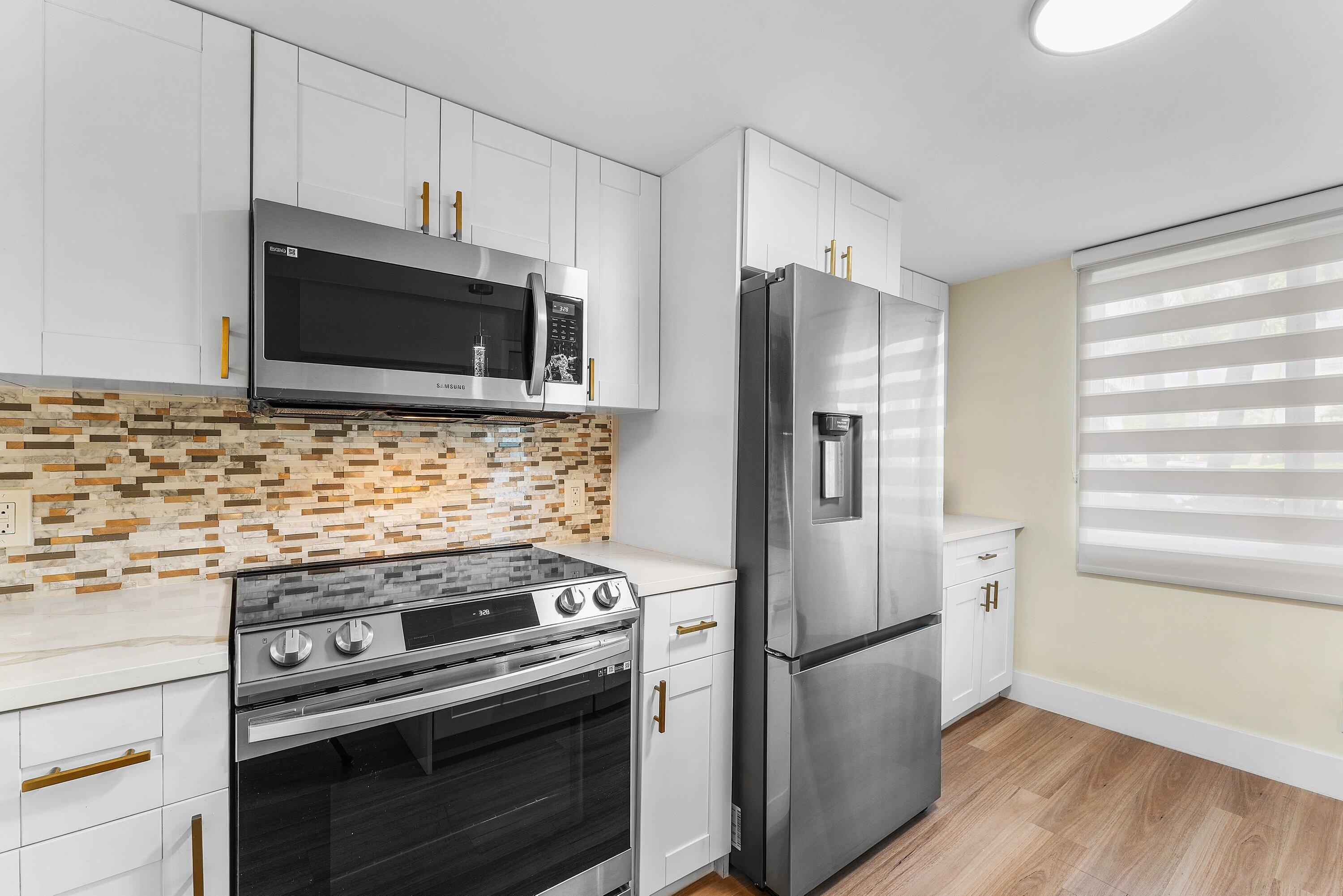 1019 Guildford East Boca Raton, FL 33434 - Photo 18 of 38 017-1019GuildfordEast-BocaRaton-FL-33434