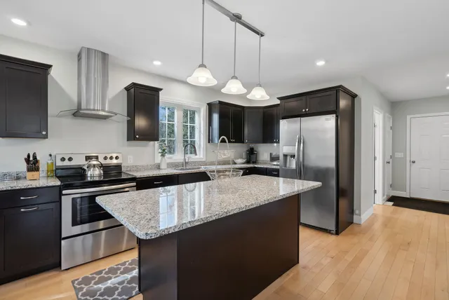 $1,295,000 | 5 Harmony Way, Falmouth, ME 04105