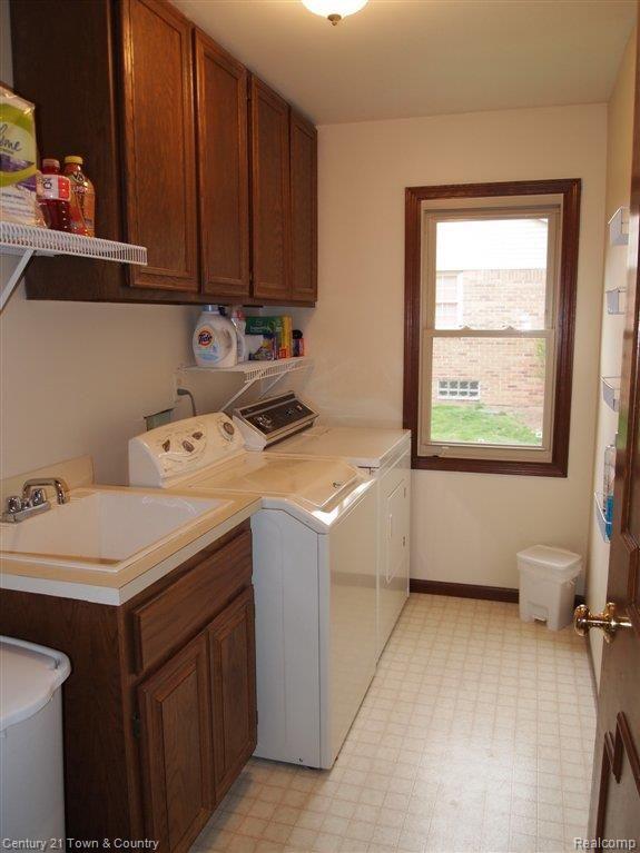 236 Tanglewood Drive Rochester, MI 48309 - Photo 12 of 18 1st Flr Laundry