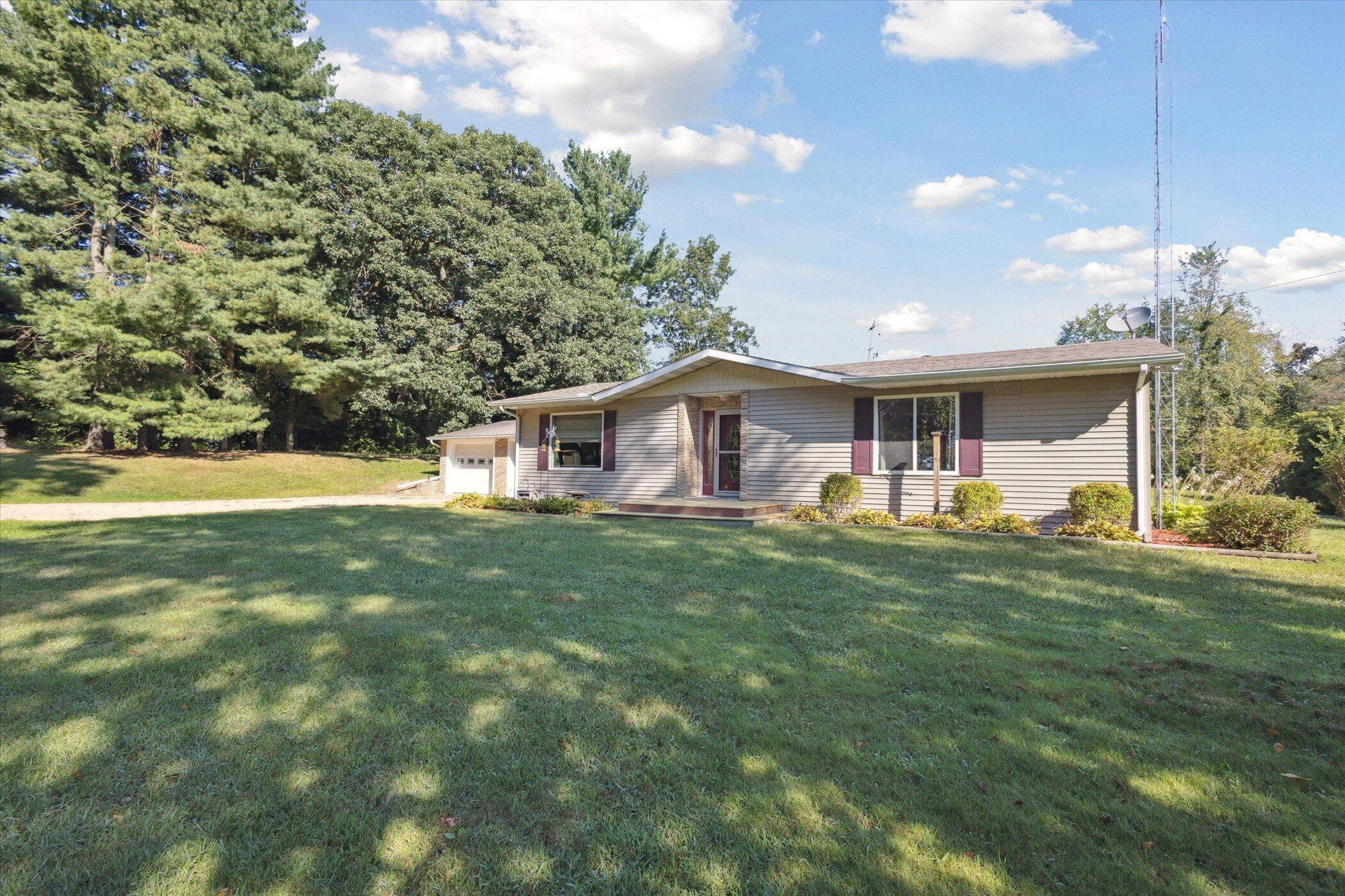 56472 89th Avenue Decatur, MI 49045 - Photo 2 of 57 02-56472-89th-Ave-Decatur-MI-49045-Windo