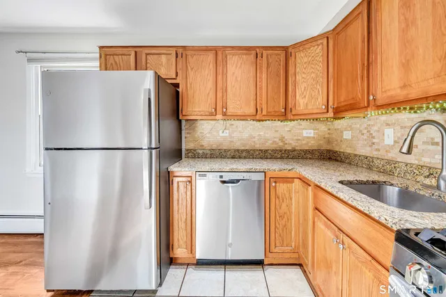 $390,000 | 240 Sunnyridge Avenue, Unit 116, Fairfield, CT 06824