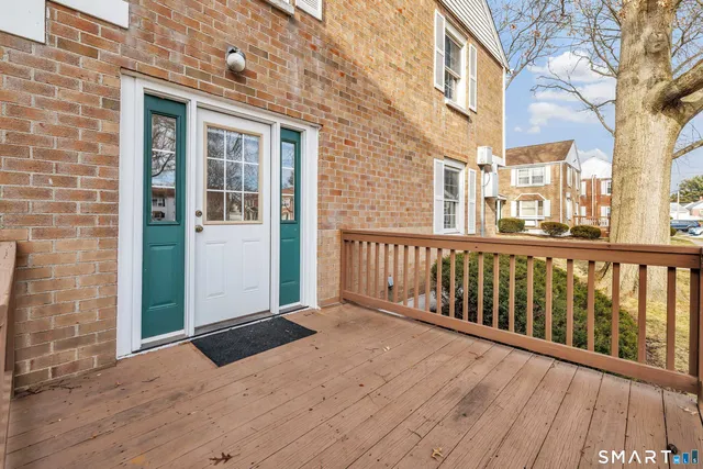 $390,000 | 240 Sunnyridge Avenue, Unit 116, Fairfield, CT 06824