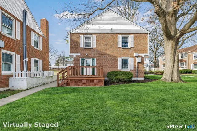 $390,000 | 240 Sunnyridge Avenue, Unit 116, Fairfield, CT 06824